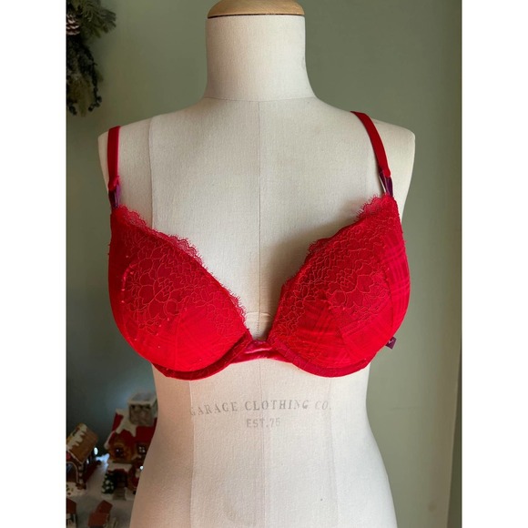 Women’s Cherry Red Valentine’s Sexy Victoria Secret T-Shirt Push Up Bra 32DD - Picture 1 of 3